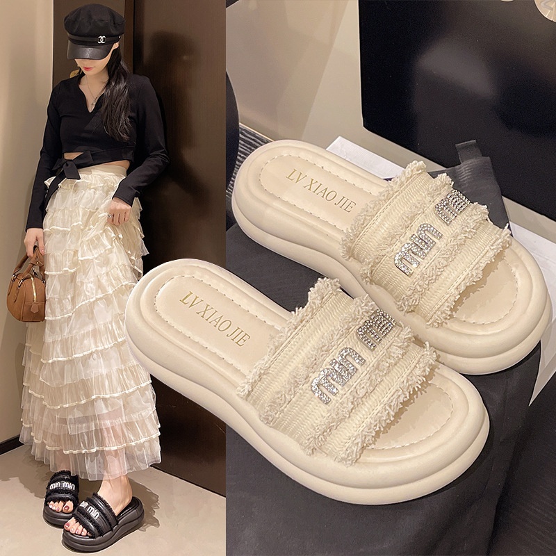 2025 free shipping fashion luxury designer French slippers for women's summer wear, flat bottomed beach sandals black white
