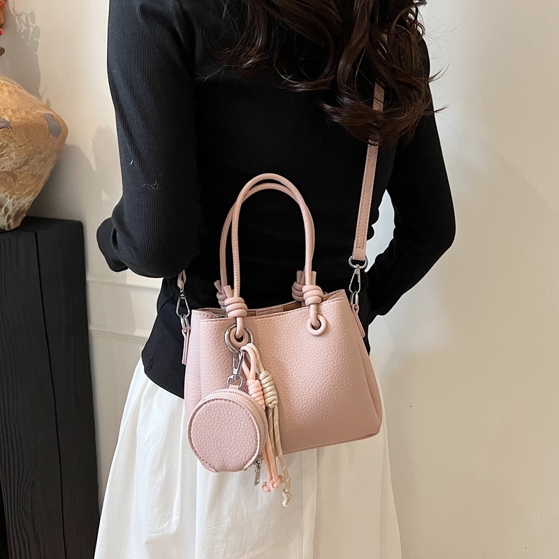 designer Niche Simple Trendy Fashion Handheld Bucket Bag for Women 2025 New Casual Commuter Handbag Shoulder Crossbody Bag