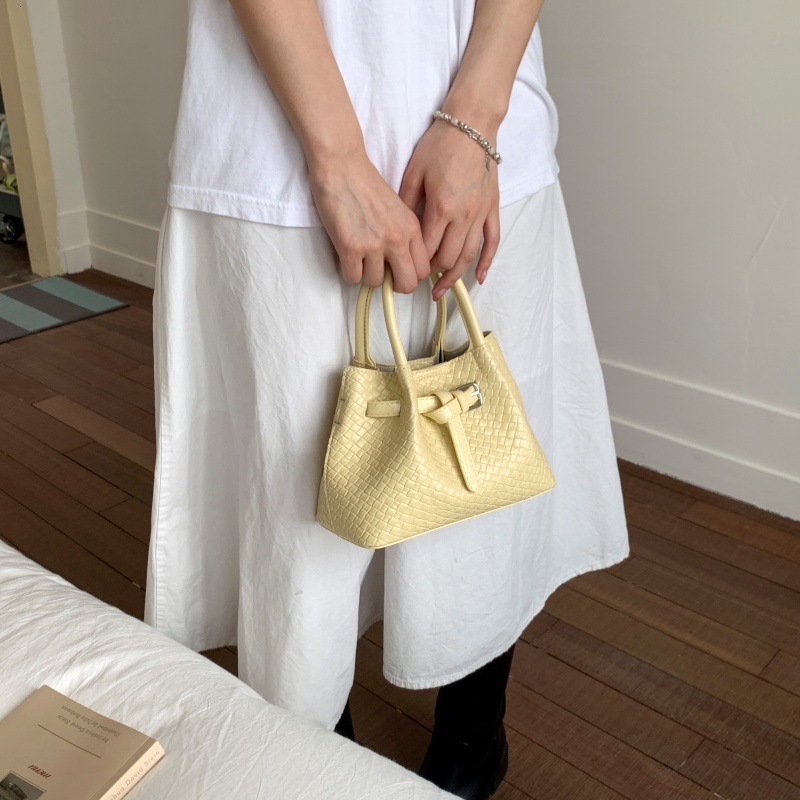 designer Niche Handheld Woven Pattern Bag for Women 2025 New Summer Fashion Versatile High-Quality Texture Basket Crossbody Bag