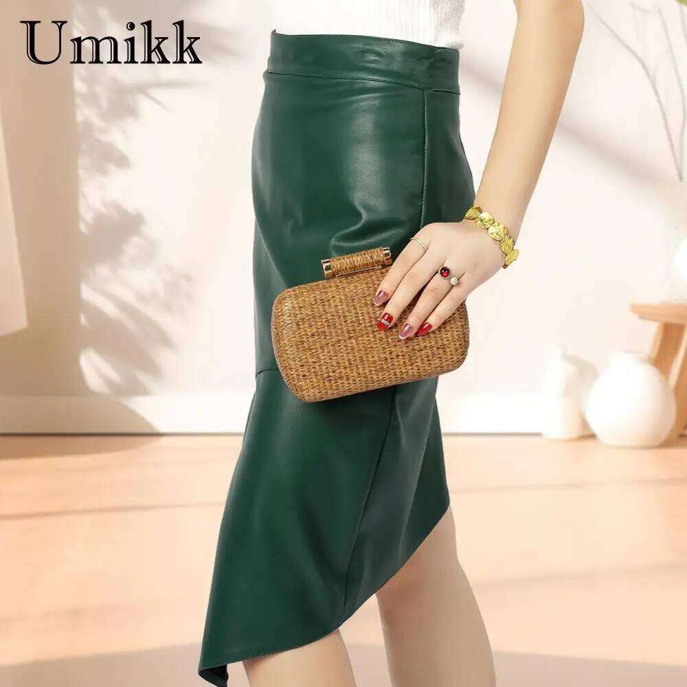 Elegant Women Hand Woven Evening Bag With Versatile Chain Strap For Weddings Parties And Beach Gatherings