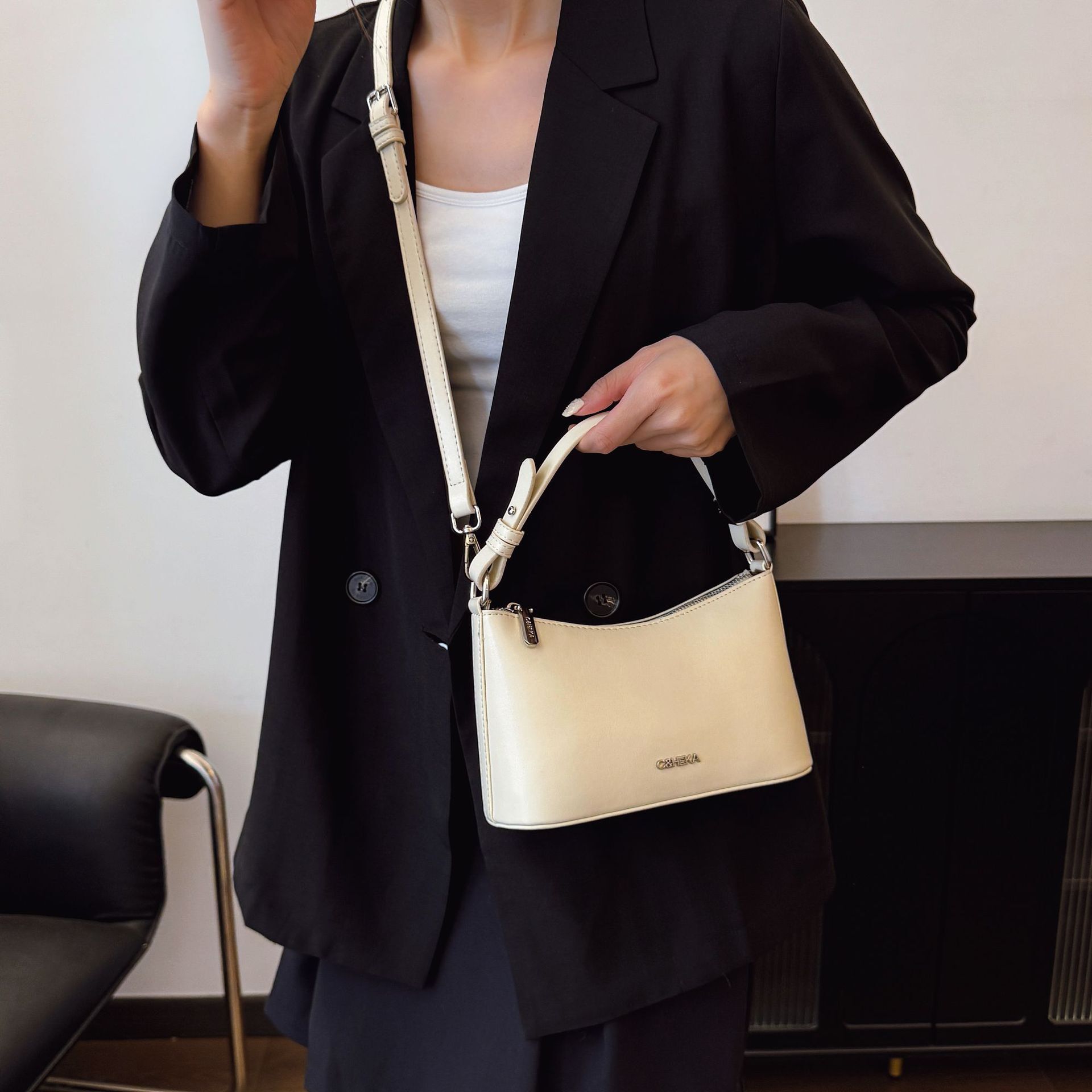 designer High-Quality Niche Bucket Bag 2025 New Women's Fashion Versatile Crossbody Bag Stylish Shoulder Underarm Bag