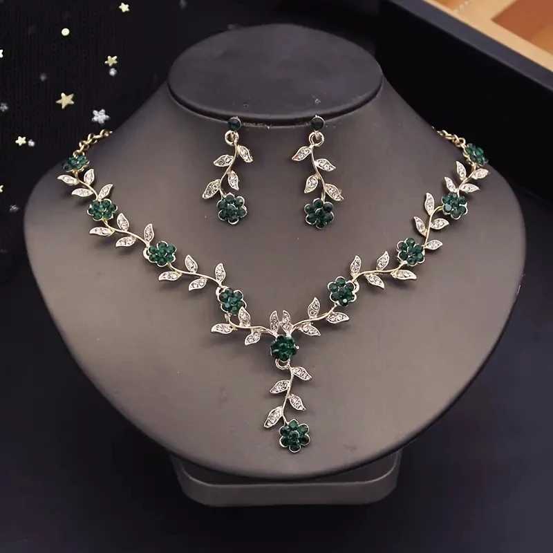 3 Pcs Sweet Jewelry Set Exquisite Rhinestone Pendant Banquet Party Women Fashion Romantic Crystal Necklace Earring Accessory Set Z250607