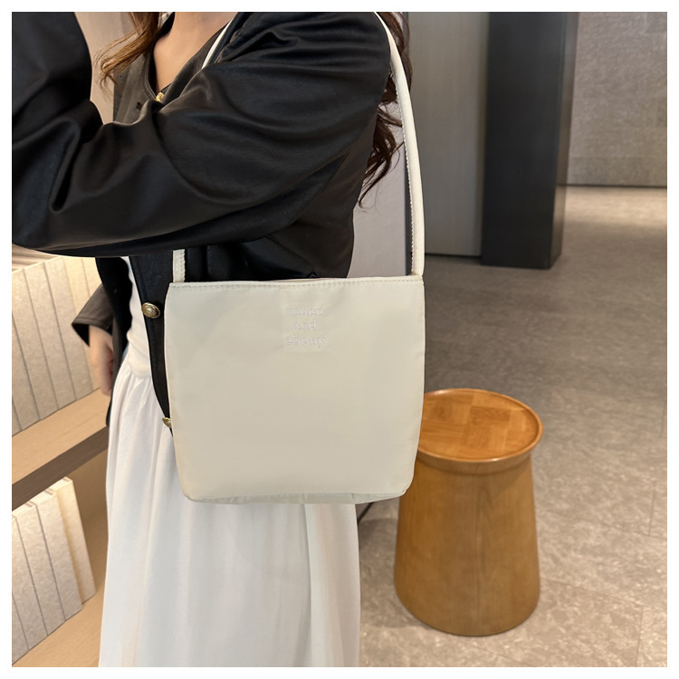 Luxury Wallet Free Shipping 2025 New Designer Bag High Elasticity Waterproof Nylon Multi Functional Leisure Shoulder Bag Fashion Embroidery Handbag