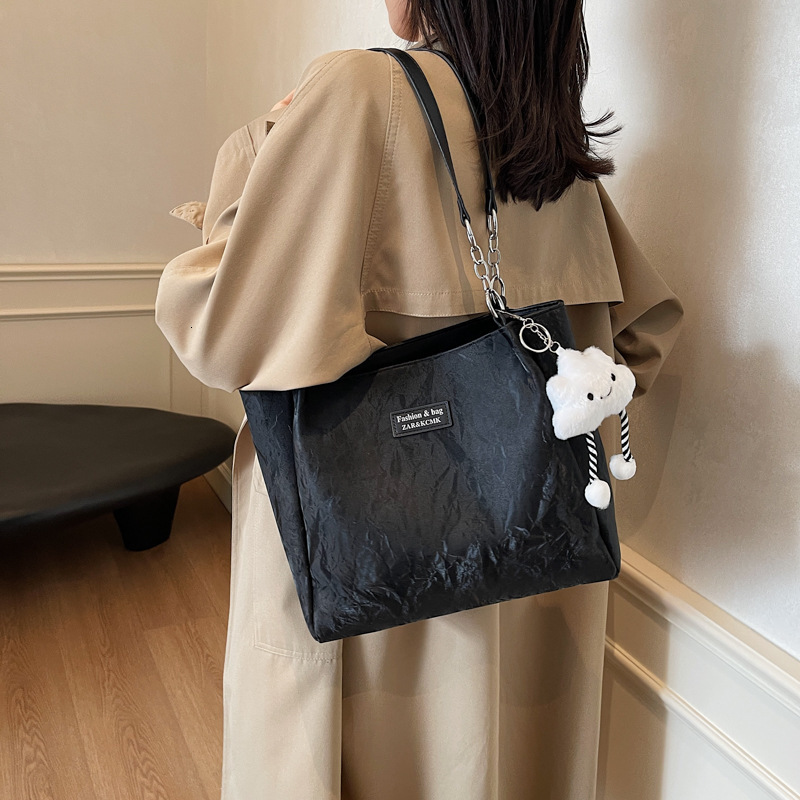 designer Casual Simple Underarm Bag 2025 New Versatile Fashion Commuter Shoulder Bag High-end Large Capacity Tote Bag for