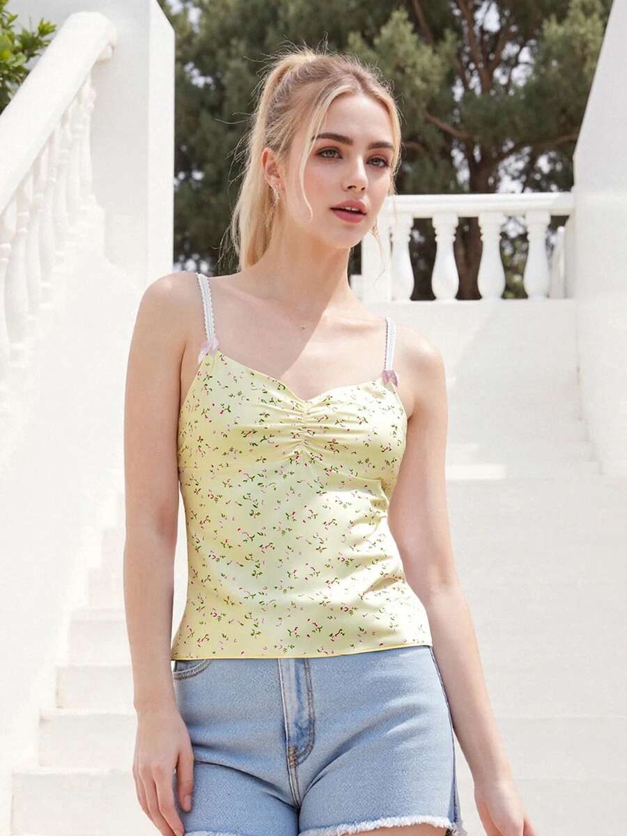 Elegant Lace Trimmed Tank Top V-neck Sleeveless Blouse with Floral Print Fashionable Fit Shirt for Night Out