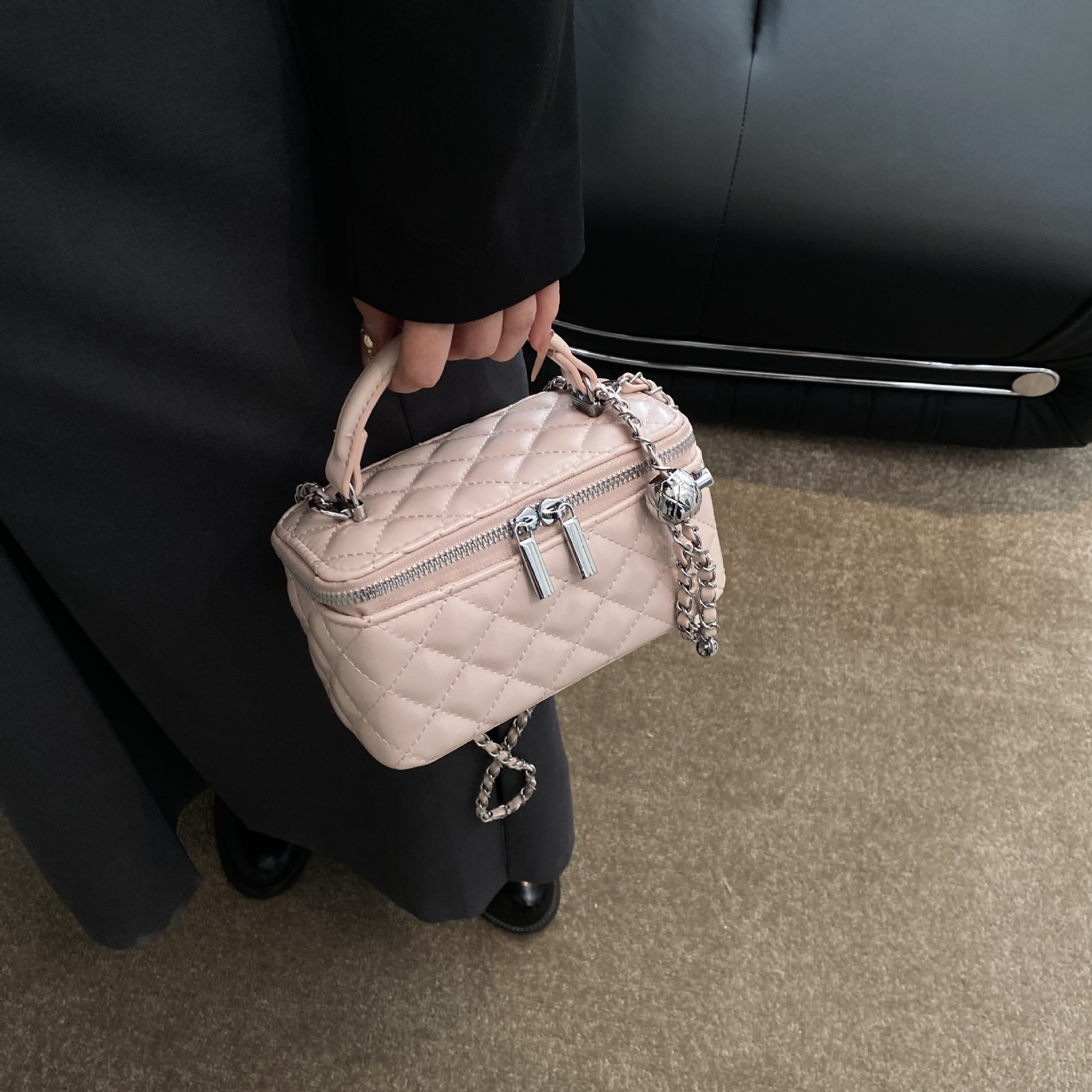 designer High-end Quilted Handbag with Chain Strap 2025 Spring New Versatile Simple Elegant Small Square Bag Single Shoulder Crossbody Bag