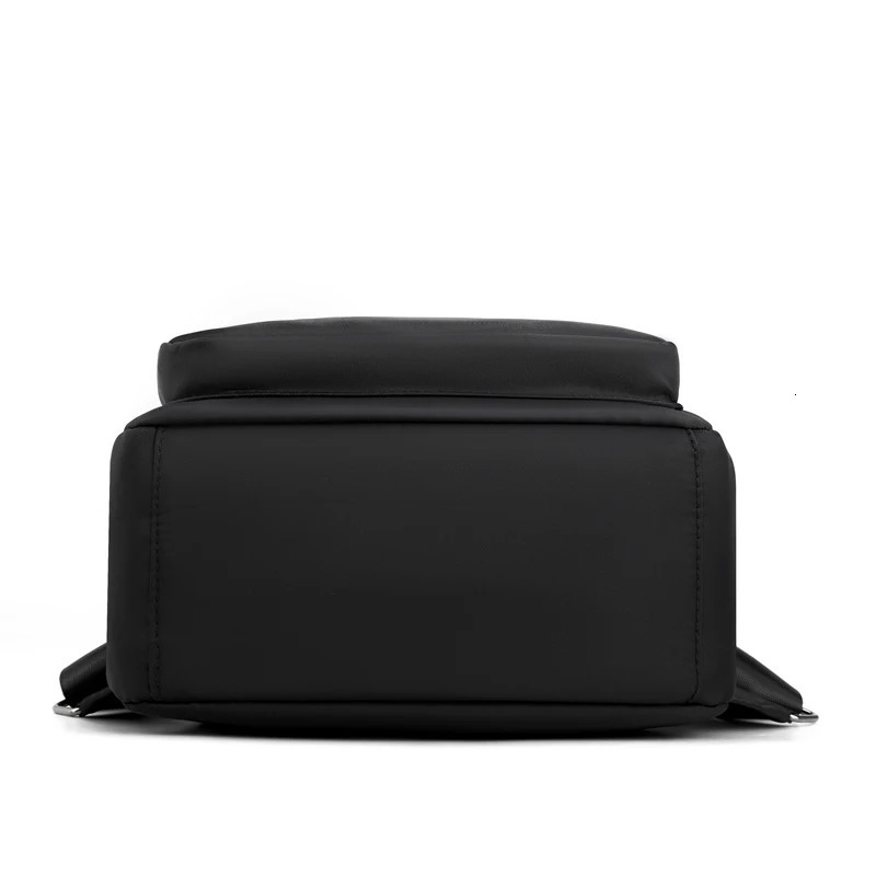 Fashionable backpack large capacity travel bag with practical pockets handbag zipper closure 250605