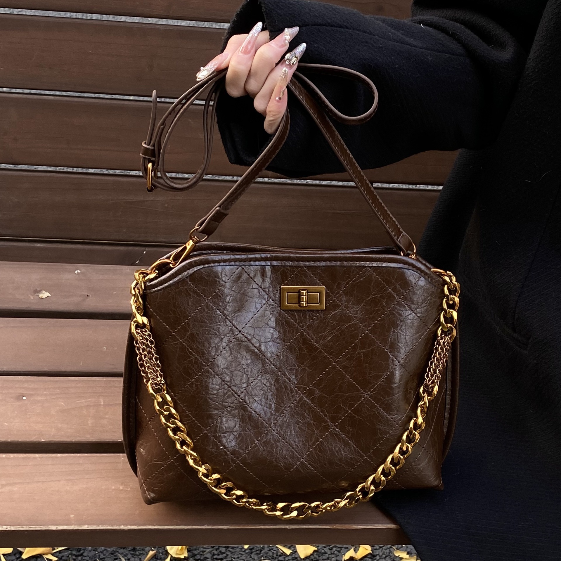 designer High-End Chain Quilted Chain Bucket Bag 2025 Winter New Fashion Handbag Shoulder Crossbody Bag for Women