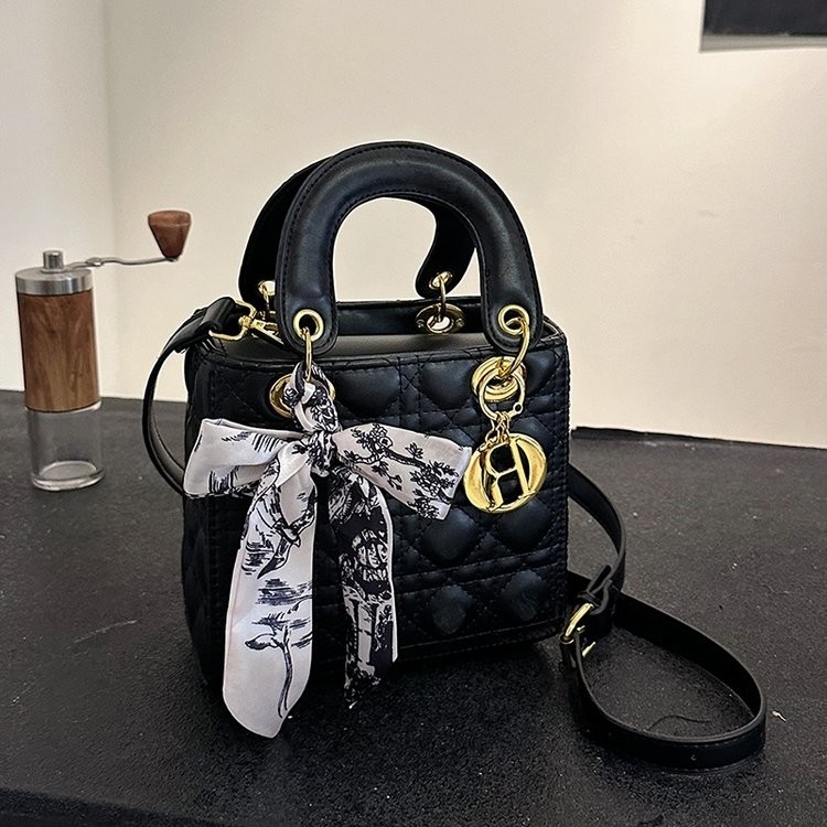Hot Free Shipping Luxury Fashion Casual Shoulder Bag Saddle Bag Shoulder Handbag Fashionable Letter Daily Flap for Women Designer Shoulder Bags woman 