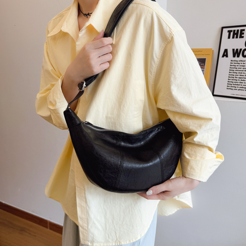 designer Large Capacity Retro Dumpling Bag for Women 2025 New Trend Lazy Style Shoulder Bag Niche Commuter Crossbody Croissant Bag