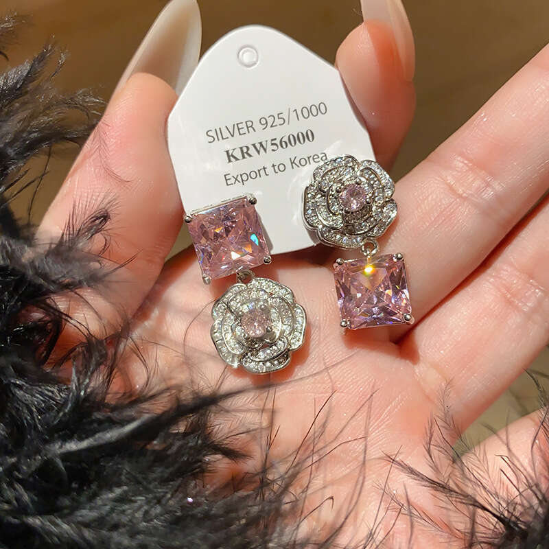 INS HOT Luxury Jewelry Designer Bracelet Zircon Flower Square Necklace Fashion Super Fairy Design Sense Clavicle Chain Forest Style Fresh Sweet Jewelr