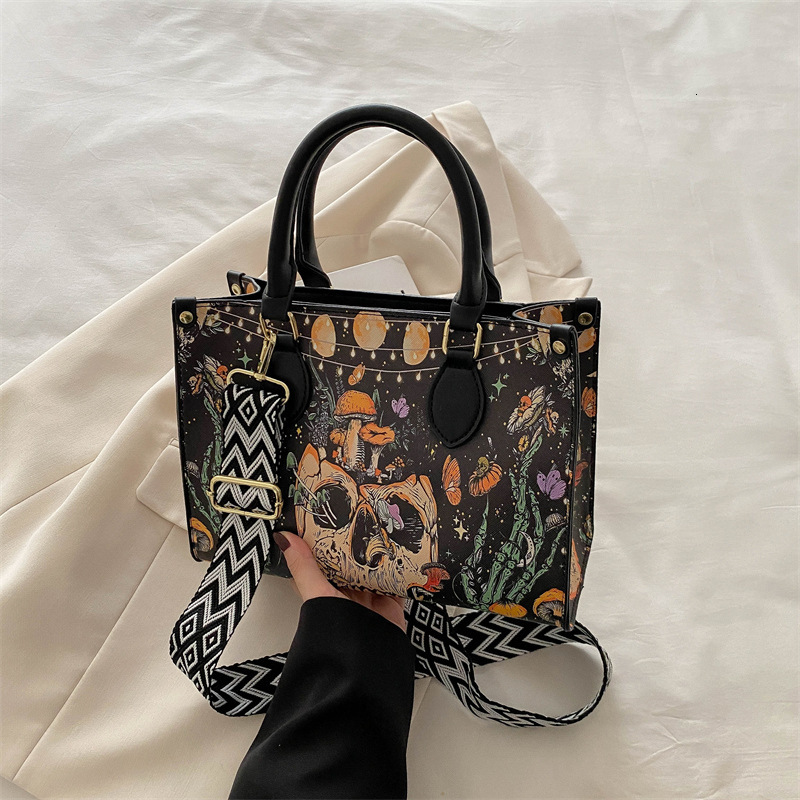Luxury Brand Designer Bag New Graffiti Women's Textured Skull Print Casual Shoulder Crossbody Bag Fashion Large Capacity Handheld Bucket Bag