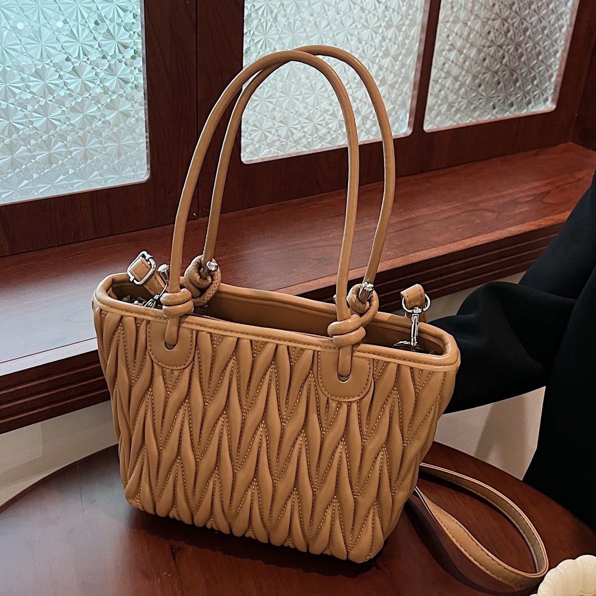 designer High-End Wrinkled Small Bag for Women 2025 New Trend Versatile Crossbody Bag Fashion Casual Handbag Bucket Bag