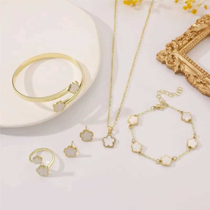 5pcs/set Luxury Lucky Flower Design Pendant Jewelry Sets for Women Fashion Necklace Earrings Ring Wedding Jewelry Gifts Z250607