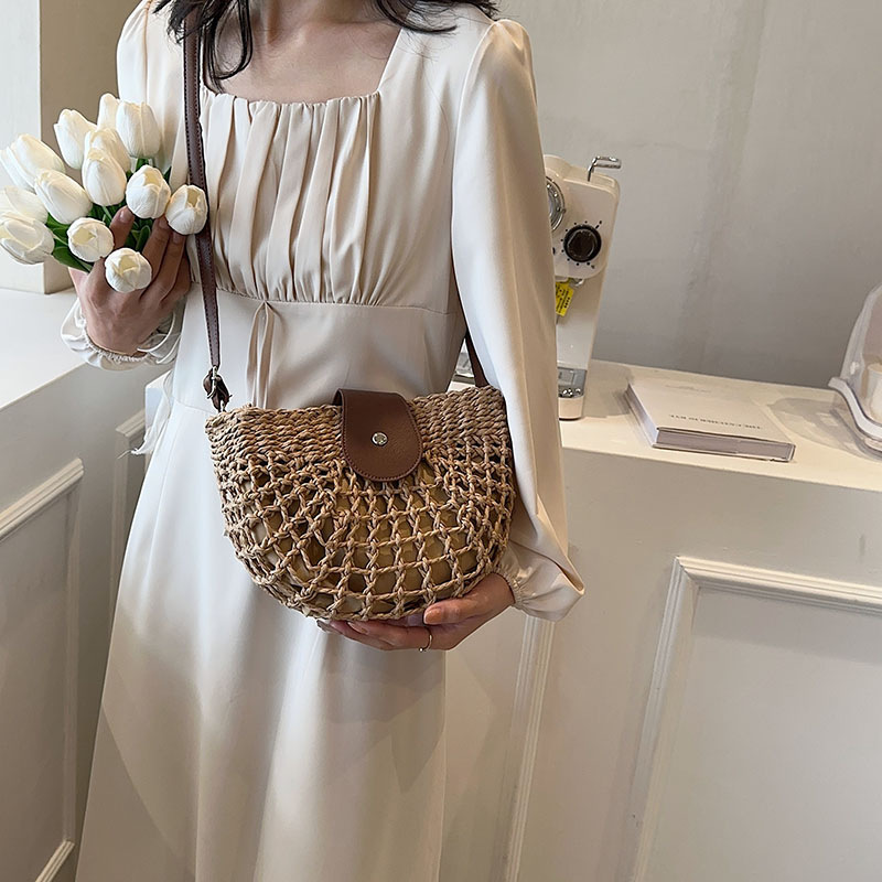 designer Summer Beach Vacation Woven Saddle Bag for Women 2025 New Trendy Versatile Casual Commuter Crossbody Straw Bag