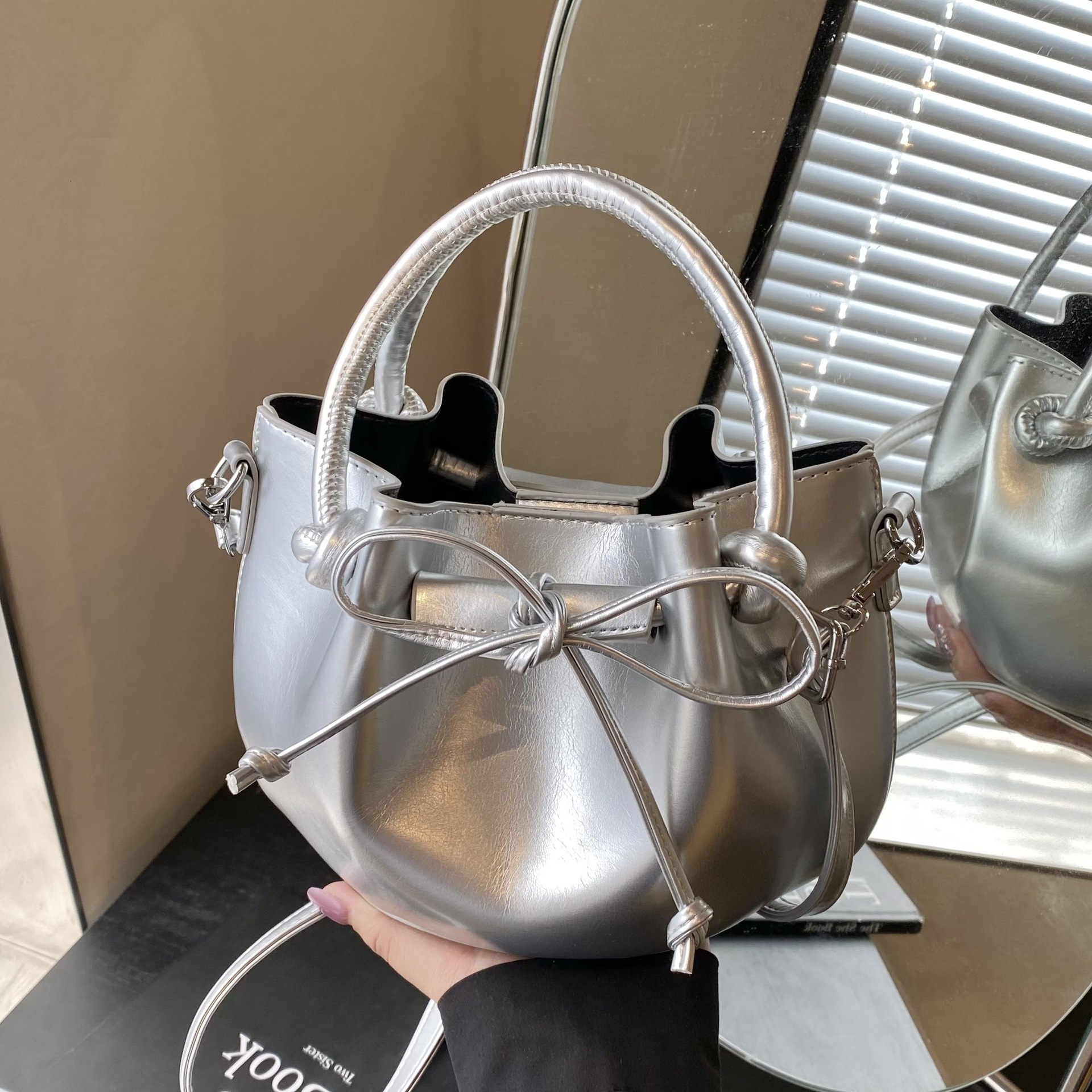 designer Korean Niche Handheld Basket Bag for Women 2025 New Spring Summer Trendy Fashion Bucket Bag with Bowknot Crossbod