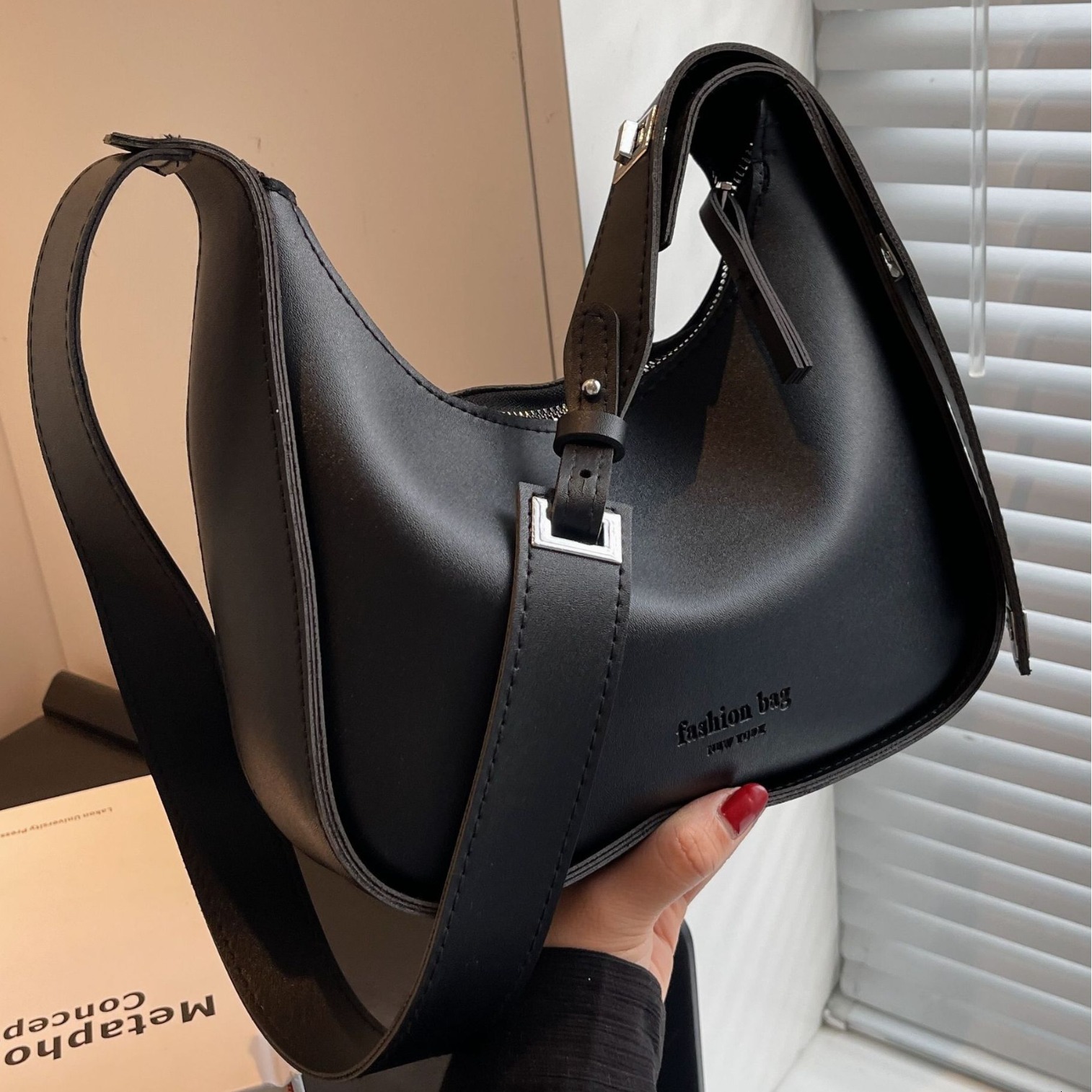 designer Niche Design Crossbody Bag 2025 New High-end Fashion Women's Bag Versatile Texture Casual Shoulder Underarm Bag Trend