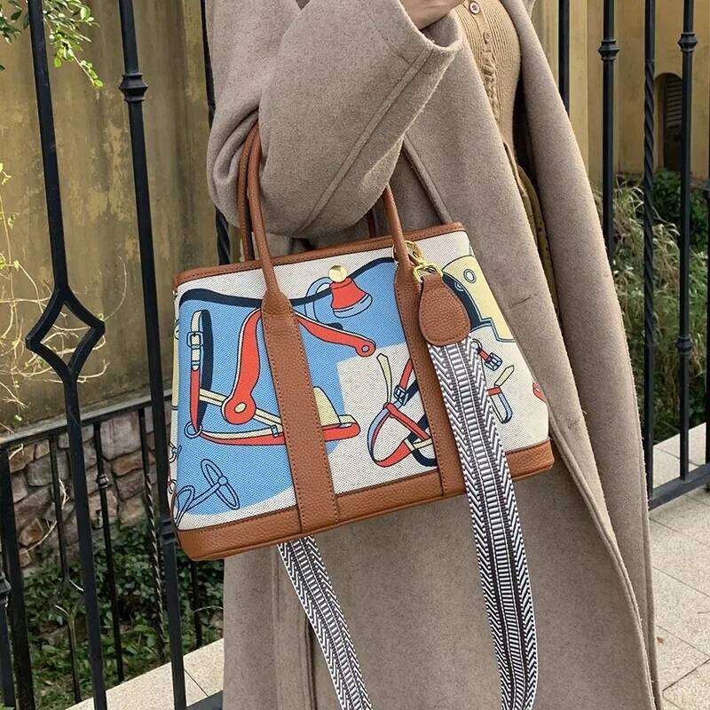 Classic Vintage Style Canva Women's Handbag Large Capacity Floral Print Tote Fashionable Shoulder Bag With Internal Pocket