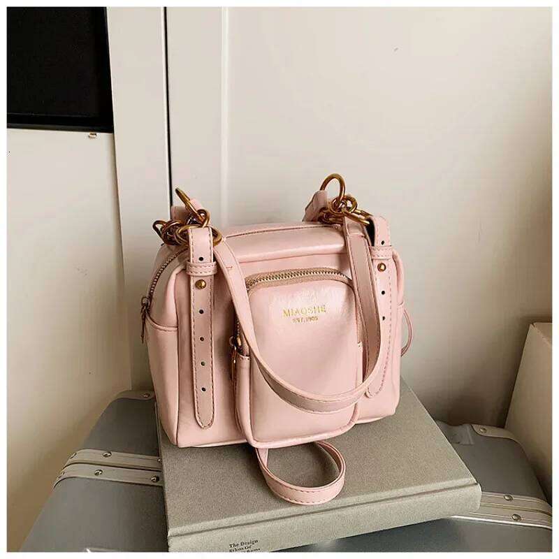 Elegant Large Capacity Leather Tote Bag Vintage Minimalist Crossbody Handbag Designer Letter Stylish Commuter Purse