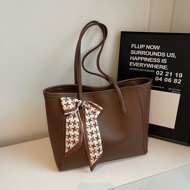 designer Large Capacity Scarf Bag for Women 2025 New Office Commuter Shoulder Bag High-end Versatile Casual Tote Bag