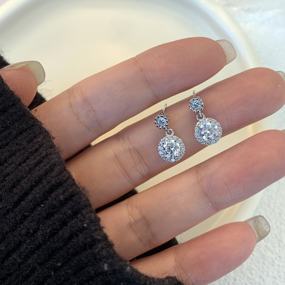 Choucong Ins Top Sell Dangle Earrings Luxury Jewelry 925 Sterling Silver Round Cut Lab Moissanite Diamond Gemstones Party Elegant Simple Women Stud Ea