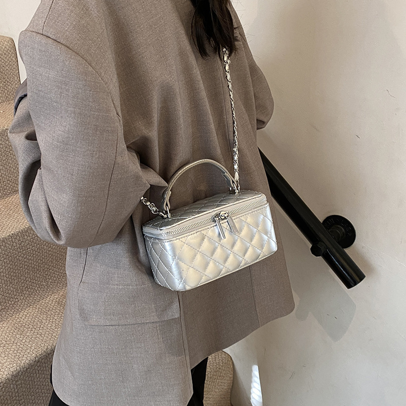 designer High-end Quilted Handbag with Chain Strap 2025 Spring New Versatile Simple Elegant Small Square Bag Single Shoulder Crossbody Bag