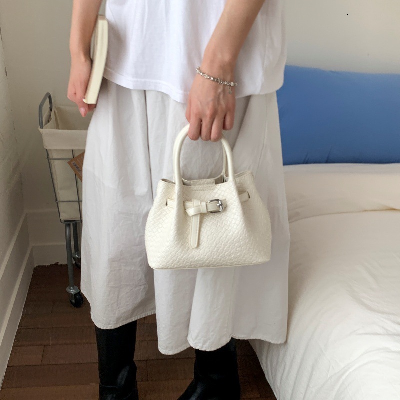 designer Niche Handheld Woven Pattern Bag for Women 2025 New Summer Fashion Versatile High-Quality Texture Basket Crossbody Bag