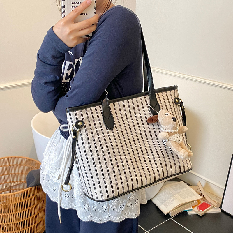 designer Casual Large Capacity Striped Tote Bag for Women 2025 New Trend Versatile Shoulder Bag Lightweight Fashion Bucket Bag