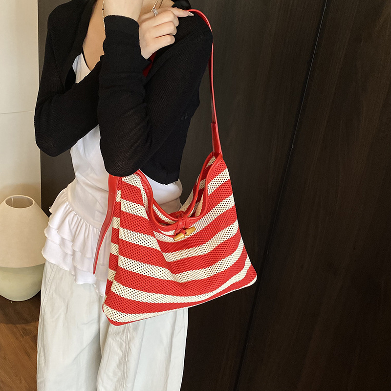 designer Large Capacity Striped Hollow Out Bag for Women Summer 2025 New Casual Shoulder Crossbody Bag Hot Style Mother and Child Bucke