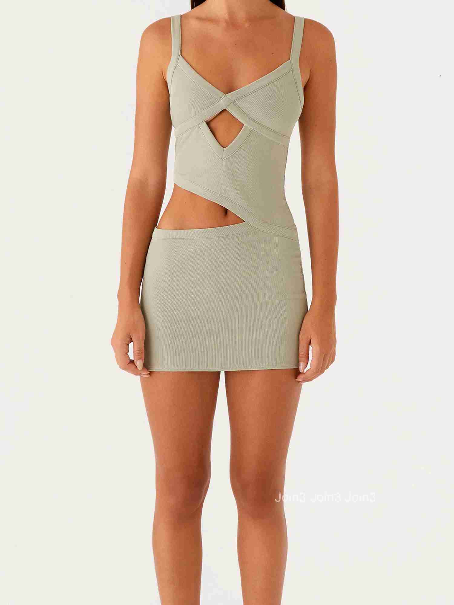 Elegant Halter Neck Midi Dress with Side Slit and Ruched Detailing Womens Sleeveless Bodycon Cocktail Dress for Party