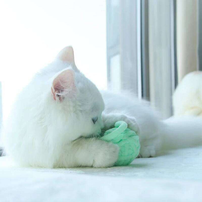 MADDEN Funny Toys Colorful Yarn Balls with Bell Sounding Interactive Chewing for Kitten Stuffed Toy Ball Cat Supplies