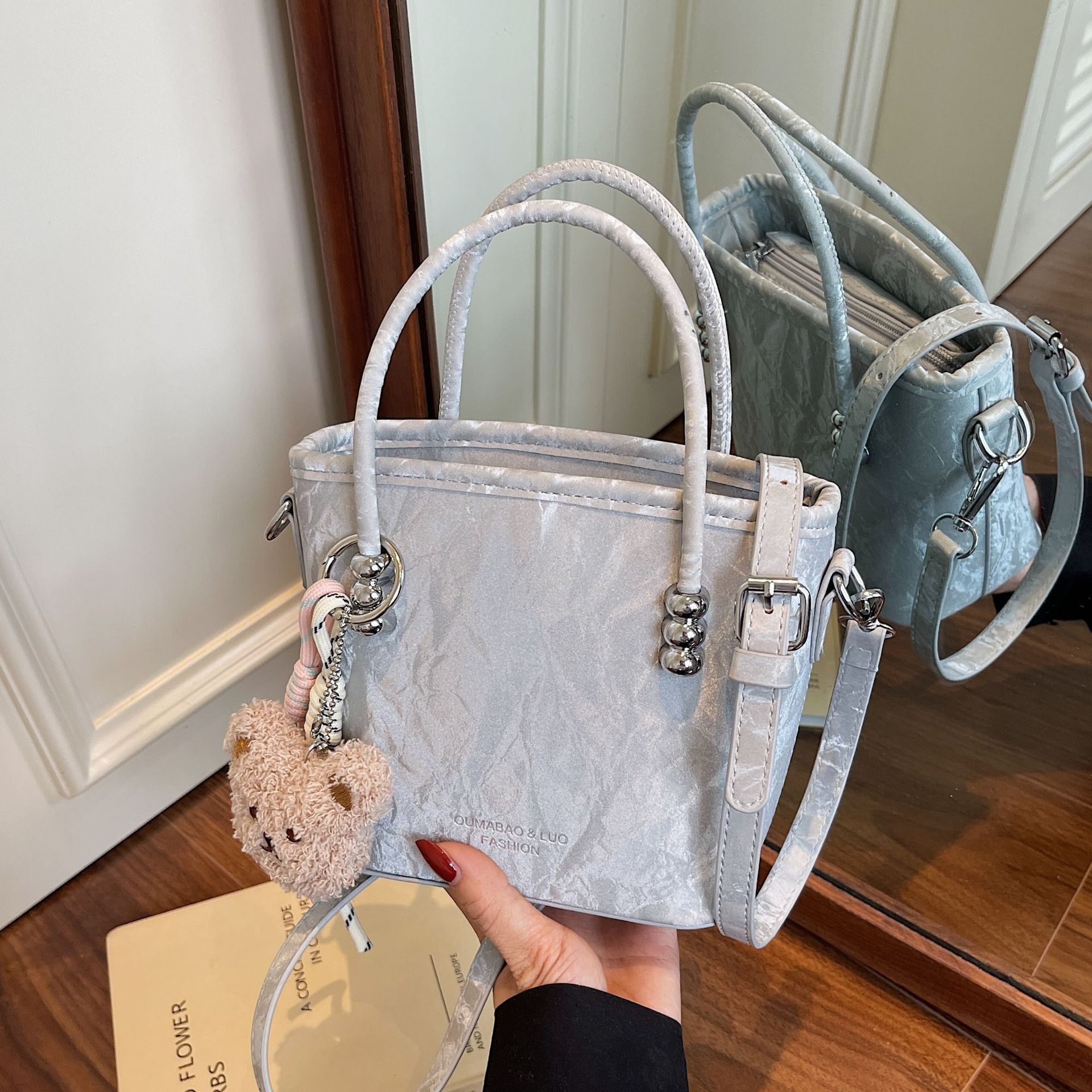 designer High-end Niche Bag for Women 2025 New Fashion Simple Crossbody Bag Casual Korean Version Versatile Handbag Bucket Bag