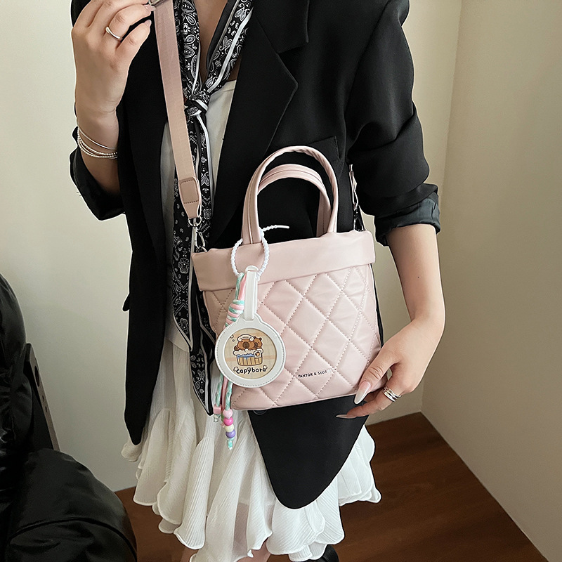 designer Fresh and Sweet Quilted Embroidered Handbag for Women, Korean Style Fashion Shoulder Bag, Large Capacity Ins Crossbody Tot