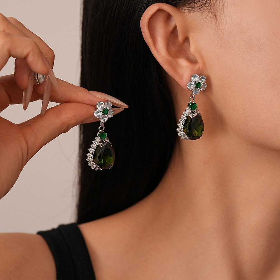 Vintage Light Luxury Zircon Jewelry Set Flower Leaf Teardrop Choker Necklace with Earrings for Elegant Niche European American Style