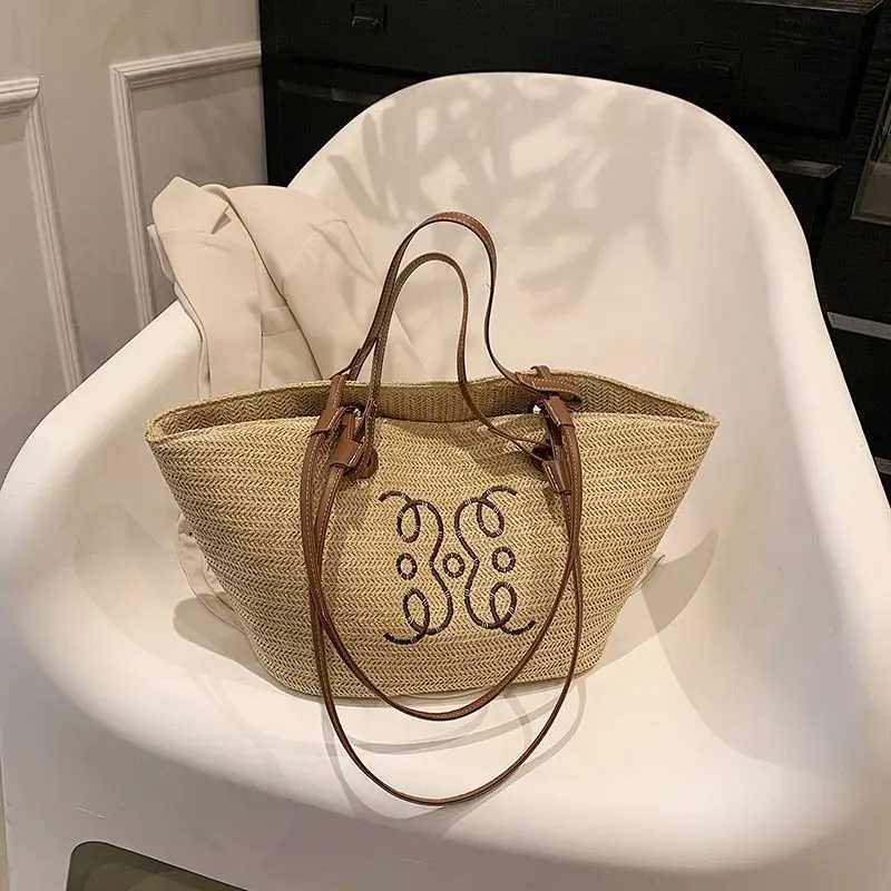 French style straw bag 2023 new womens bag pastoral style hand-woven tote bag seaside holiday portable women shoulder bag S2569