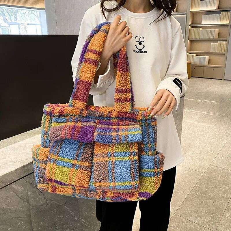 Hot Selling Women Large Capacity Fashion Lamb Wool Underarm Retro Plush Plaid Shoulder Bag Shopping Fluffy Tote Handbag Designer Bags