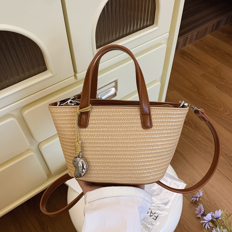 designer High-end Niche Bag for Women Summer 2025 New Fashion Versatile Crossbody Bag Internet Celebrity Versatile Handbag Bucke