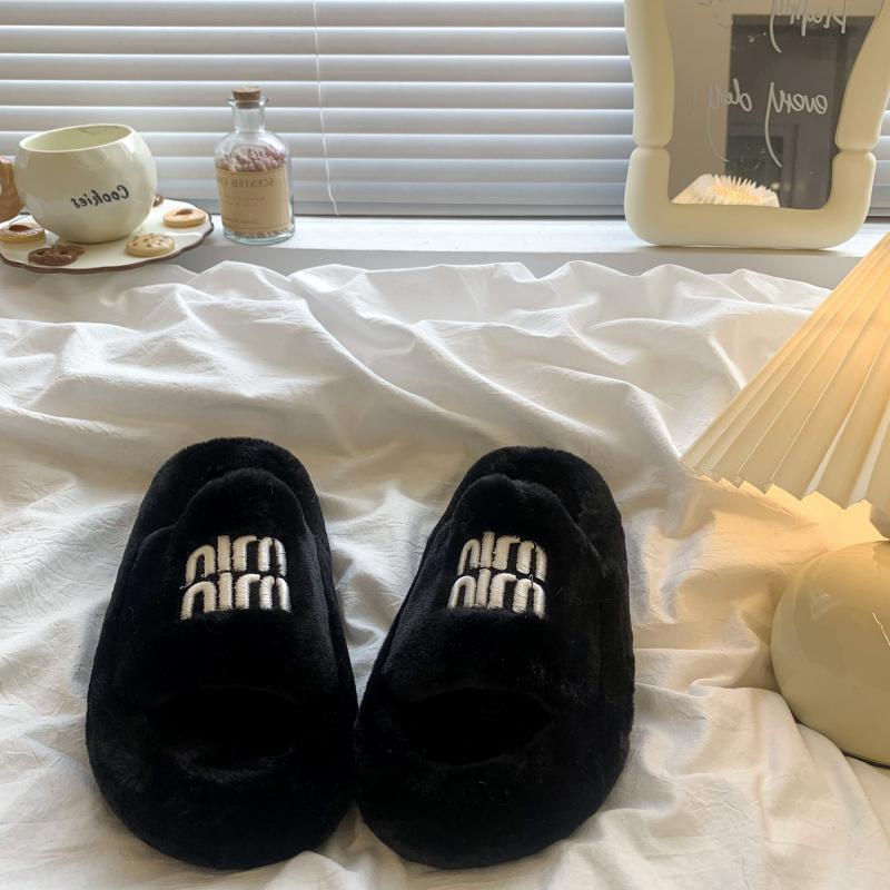 New Women Plush Lettered Chunky Slippers 2025 Fall Winter Indoor Outdoor Stylish Versatile Comfortable Cotton Slippers