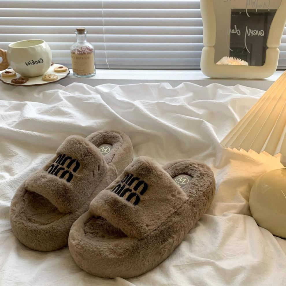New Women Plush Lettered Chunky Slippers 2025 Fall Winter Indoor Outdoor Stylish Versatile Comfortable Cotton Slippers