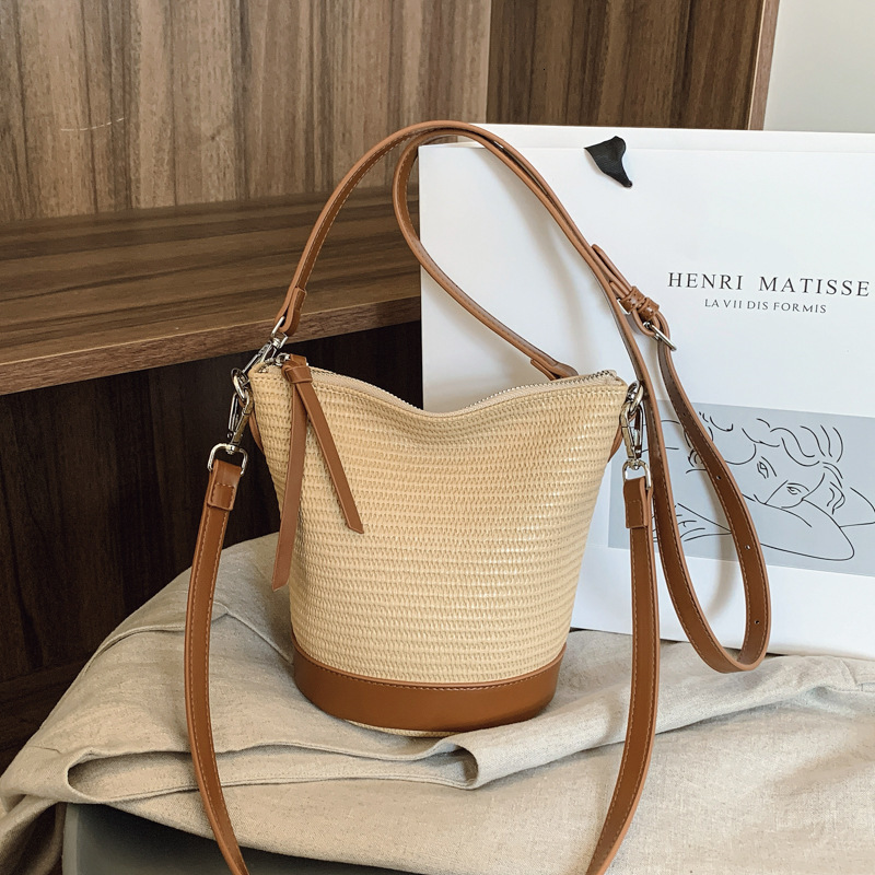 designer Niche Design 2025 New High-End Bucket Bag Commuter Versatile Large Capacity Casual Shoulder Crossbody Ha