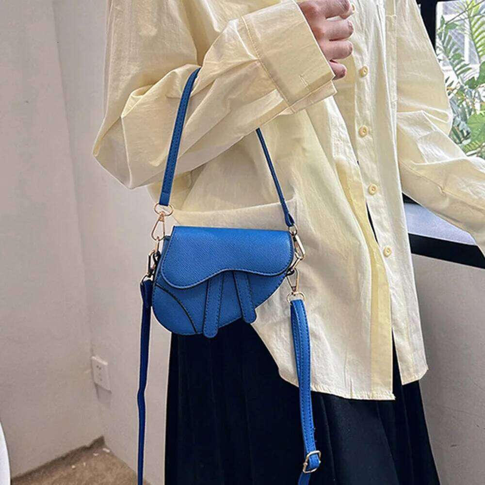 Women Mini Saddle Fashion Underarm Hasp Zipper Solid Color Casual NEW hot Simple Messenger Bag Designer Handbags