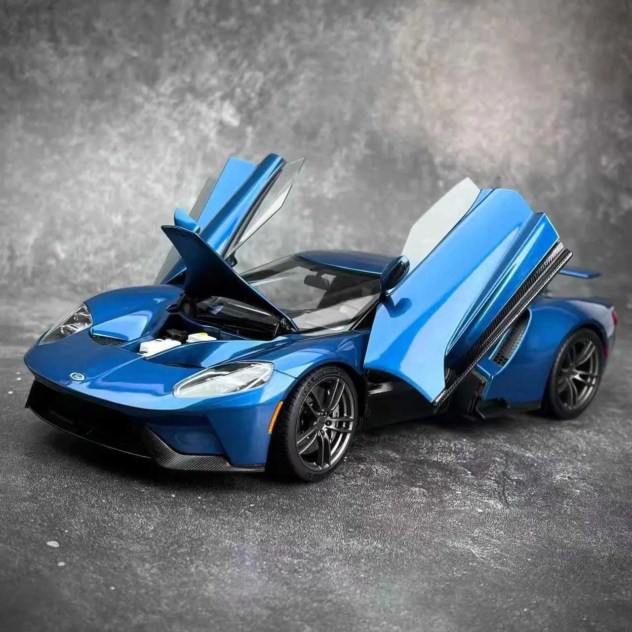 AUTOart 1/18 scale New Ford GT ABS material Full Open car model Static Display Holiday gift collection Sports car model W250609