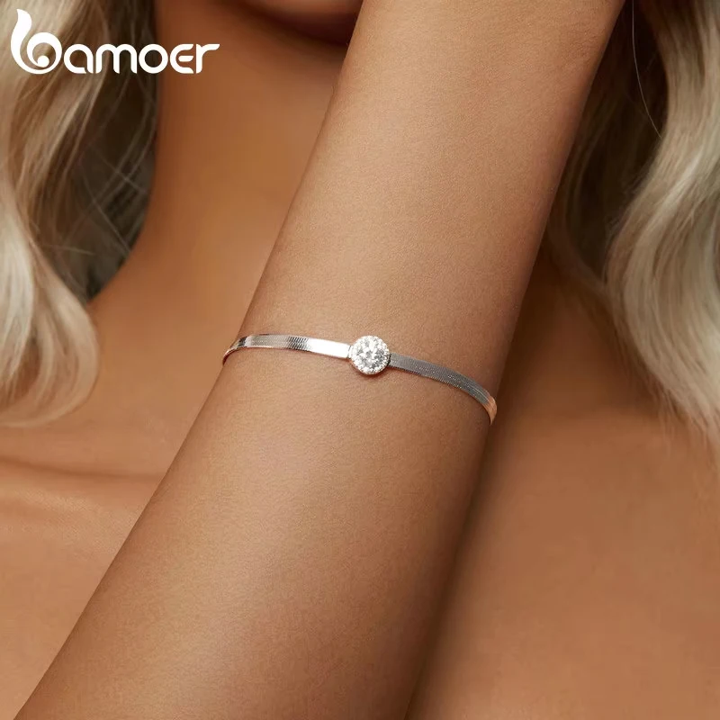 BAMOER Diamon0.5CT Moissanite Halo Pendant Bracelet Exquisite 925 Sterling Silver Snake Chain Link for Women Wedding Fine Jewelry Gift MSB011