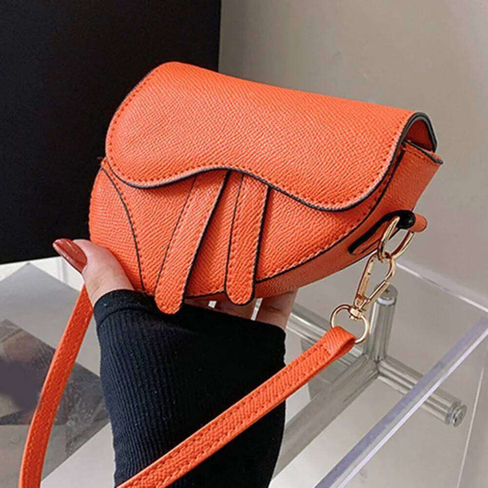Women Mini Saddle Fashion Underarm Hasp Zipper Solid Color Casual NEW hot Simple Messenger Bag Designer Handbags