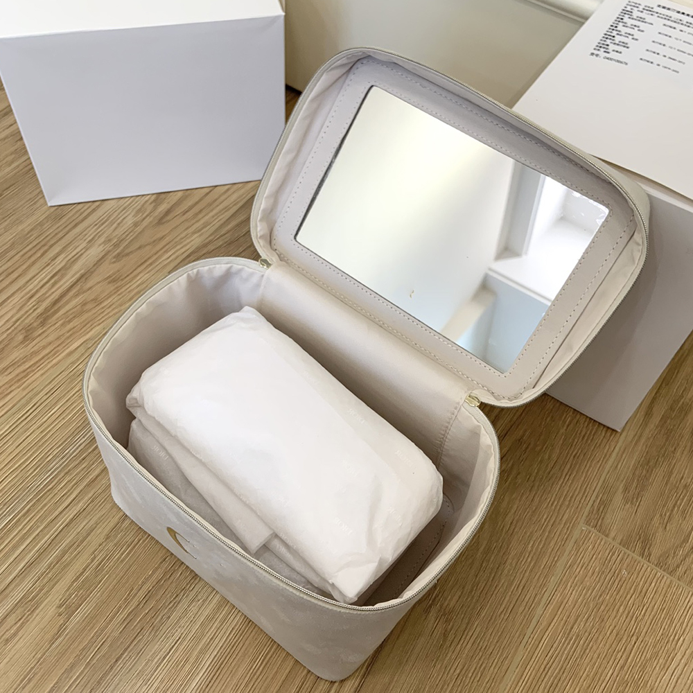 Designer Storage Box Bag Classic Cosmetic Beauty Pouch Makeup Organizer Box Lipsticks Storage Case Toiletry Bag with Hairband Sleep Mask Whit Gift Box