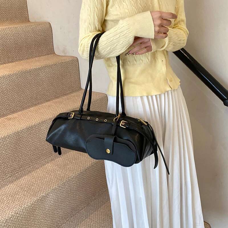 2025 New Retro Designer Purple Red Large Capacity Tote Autumn Women's Zipper Shoulder Bag Versatile Commuting Ladies Handbag