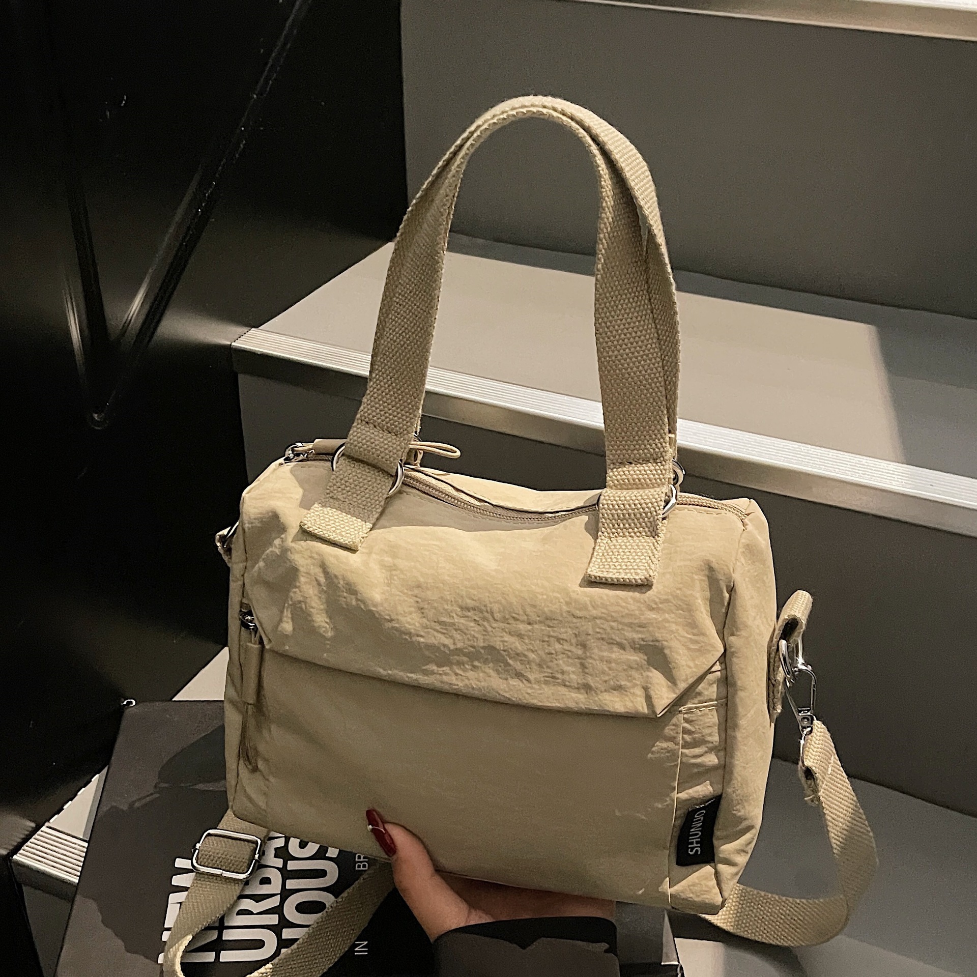 designer Fashion Versatile Handbag 2025 New Casual Travel Shoulder Crossbody Bag Lightweight Nylon Cloth Handbag for Wo