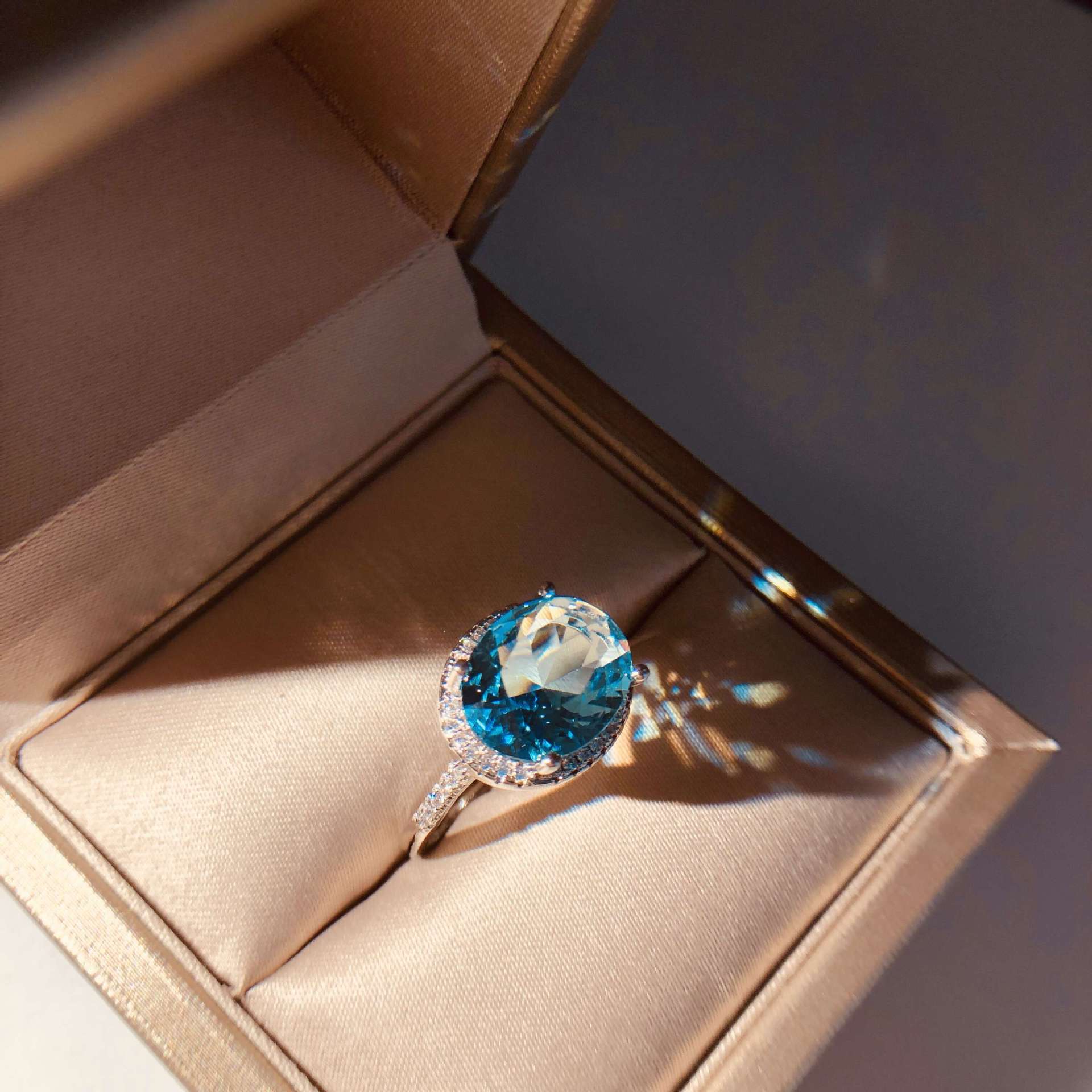 2025 Choucong Wedding Rings Sparkling Luxury Jewelry 925 Serling Silver Fill Oval Cu Large Aquamarine CZ Diamond Pary Eerniy Designer Women Engagemen 