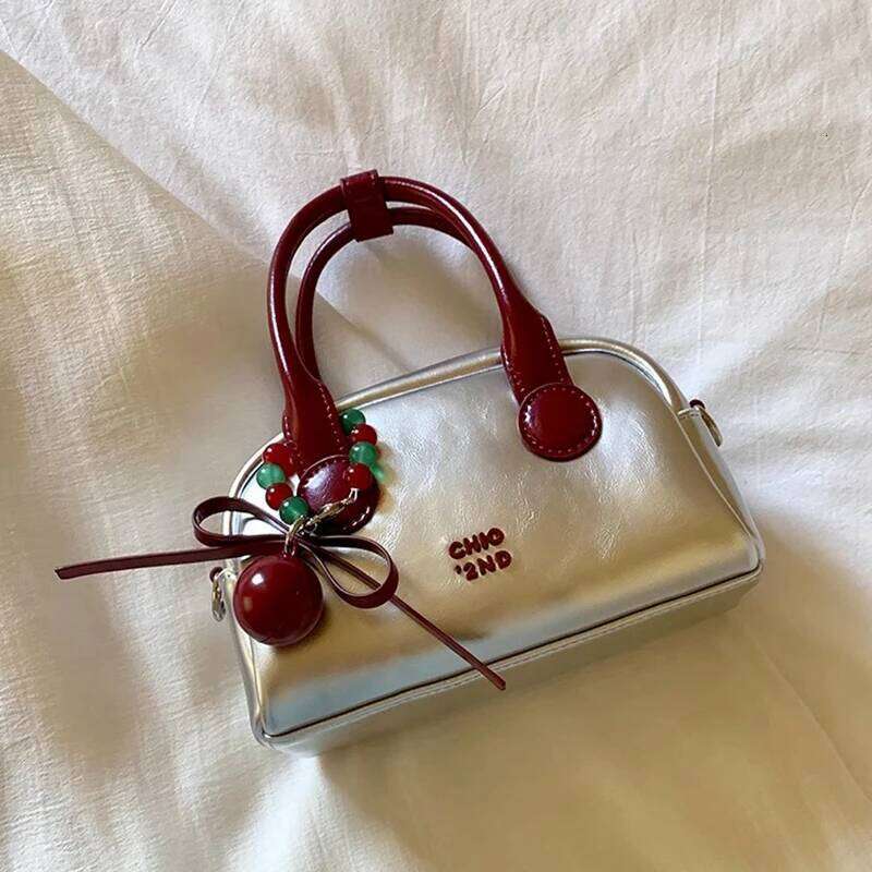 Sier Commuter Shoulder Bags Women Designer Handbags With Red Ball Pendant Causal Large Capacity Pillow Underarm Bag