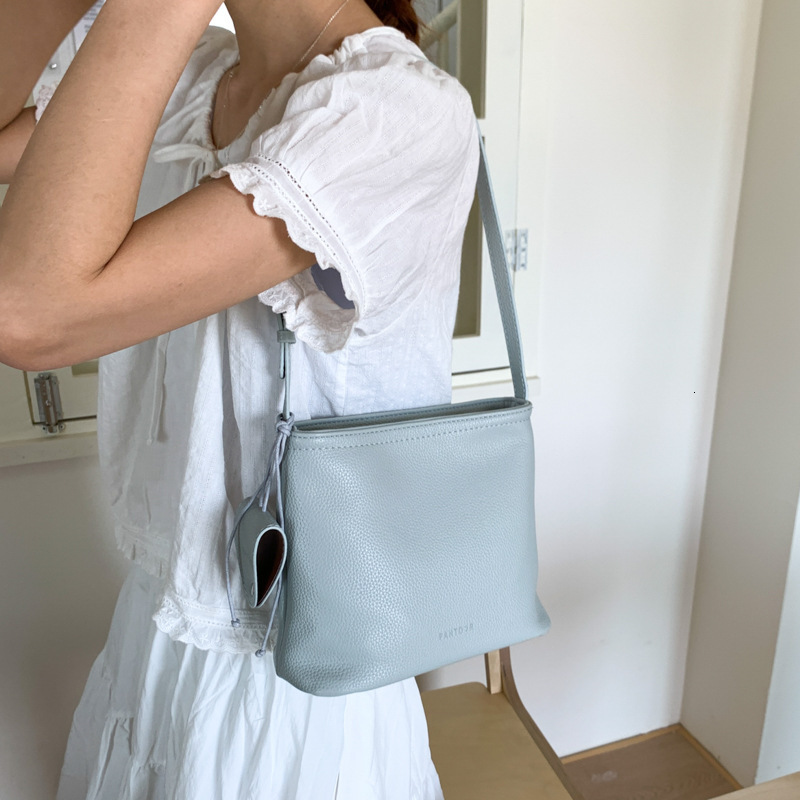designer Summer Super Popular Underarm Bag for Women 2025 New High-end Niche Design Single Shoulder Crossbody Bucke
